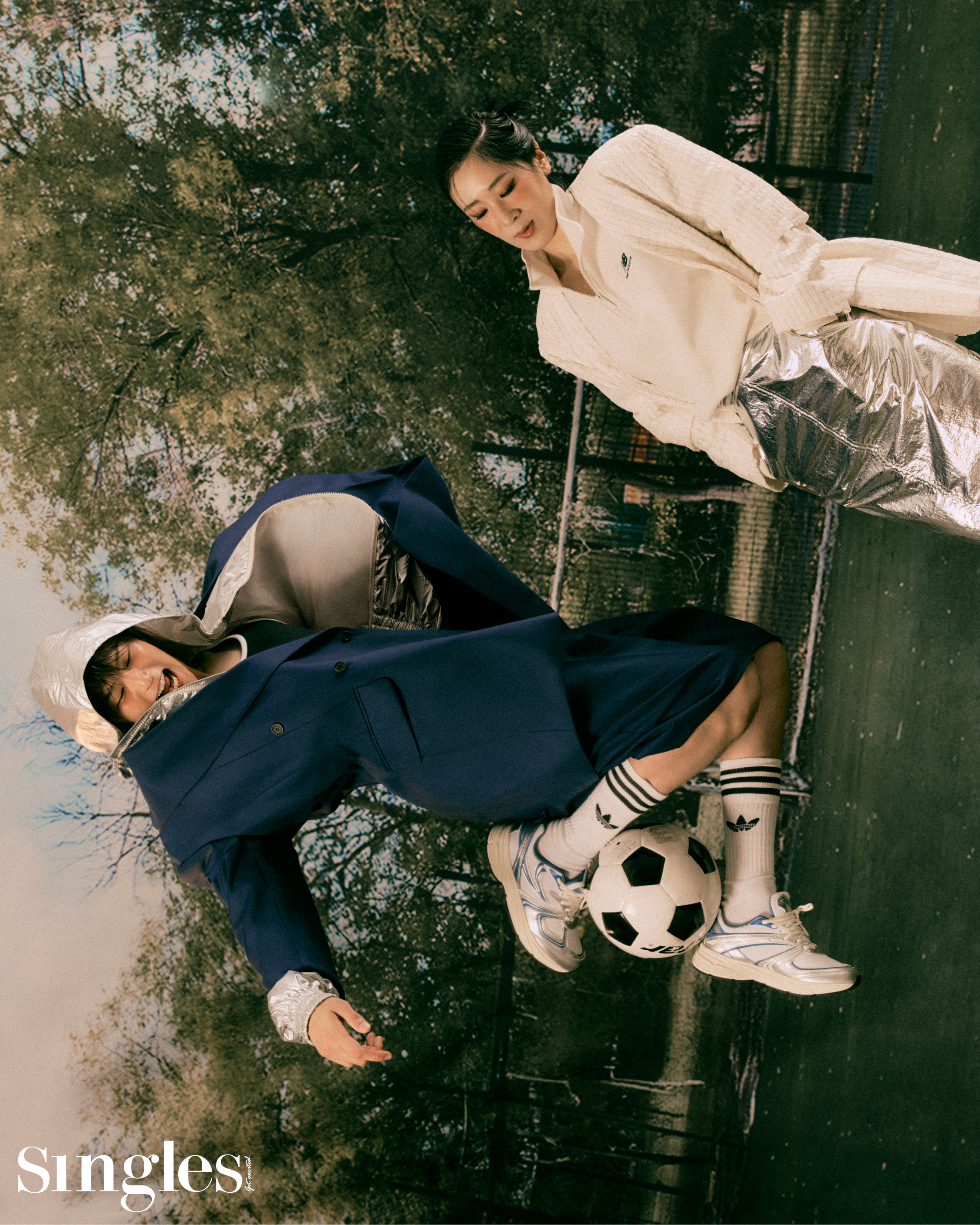 셀럽, 셀럽 화보, 싱글즈 화보, 가석방 심사관 이한신, 고수, 권유리, 백지원, 이학주, 보테가 베네타, 샵사이다, 더티스, 루부탱, 데우스, 옌드, 티링제이, 골든듀